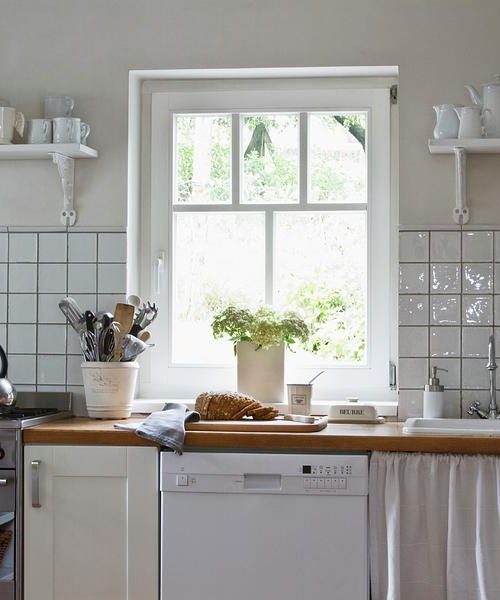 bright-simple-kitchen-with-white-units-catja-vedder